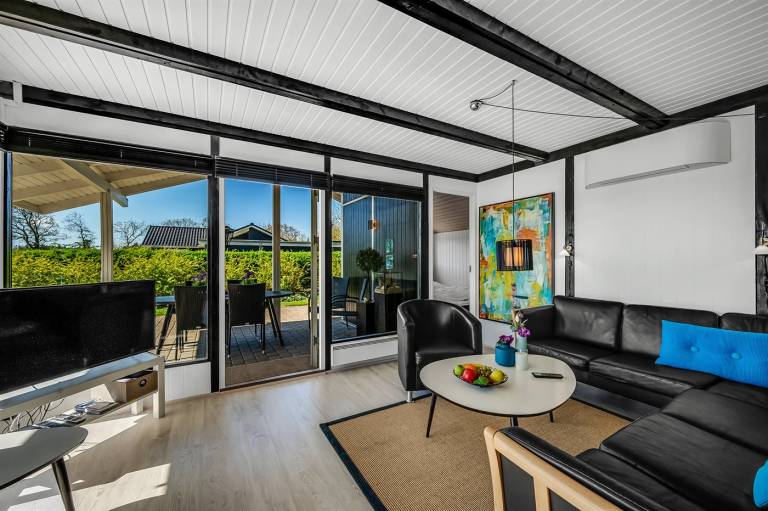 Vacation home with patio — photo 3