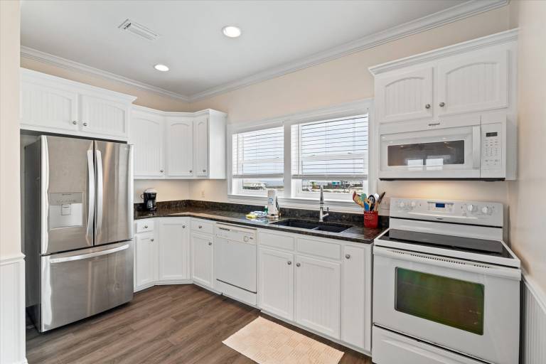 Shamrock Shores - 2941 Bienvil — photo 4
