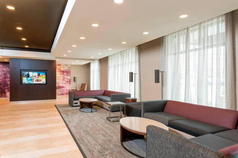Courtyard by Marriott Louisville Downtown — photo 2