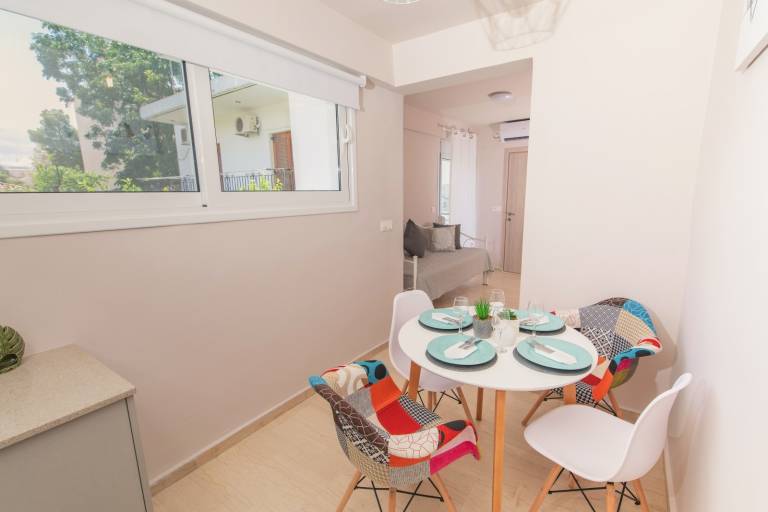 Rental apartment with fast internet & patio | Garden view | Perfect for remote work — photo 4
