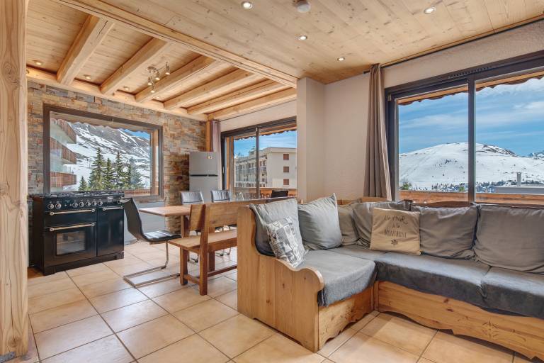 Chalet with patio & barbeque | Mountain view | Close to the ski | Pets allowed — photo 4