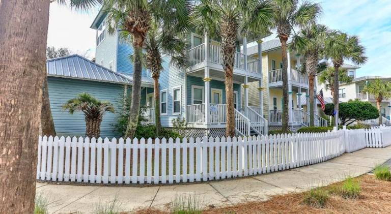 House with pool in Miramar Beach, FL