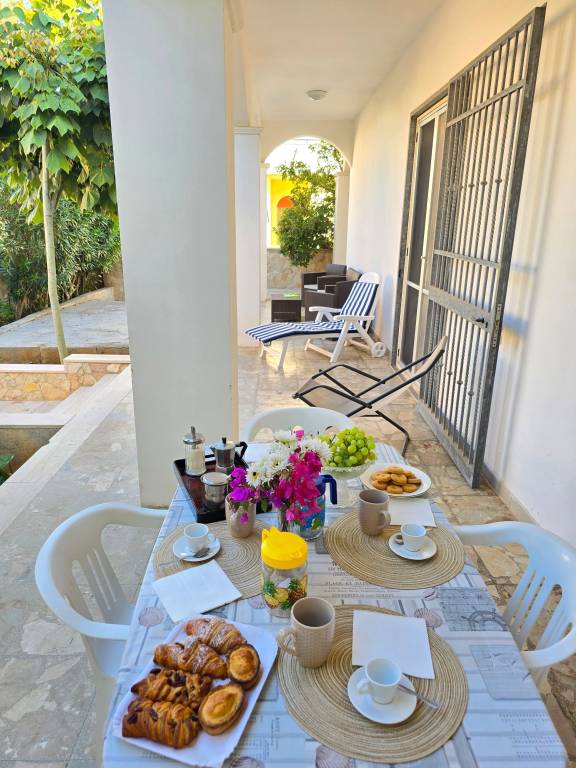 House with barbeque & garden | Garden view — photo 4