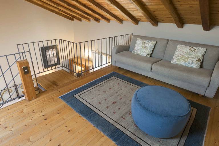 Charming rental apartment with yard, pool & barbecue | Pets allowed — photo 4