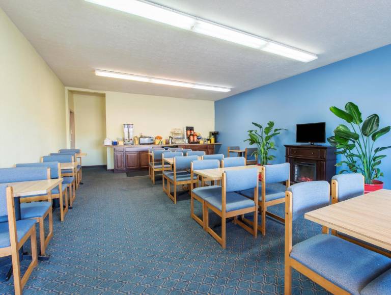 Days Inn by Wyndham Frankfort — photo 4