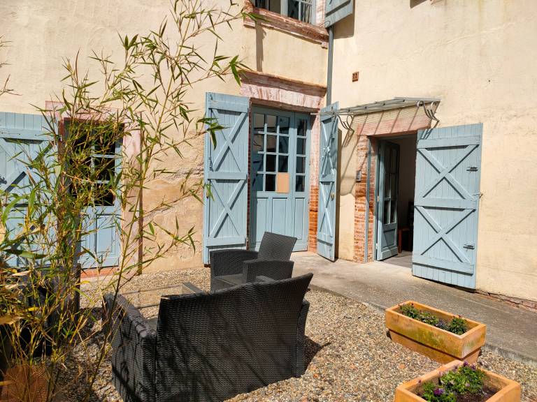 Family-oriented holiday apartment with fast internet & patio | Garden view | Good for workation | Pet-friendly — photo 2