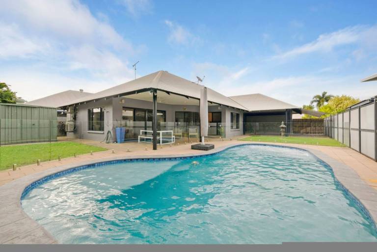 Cityside Hideaway Pool Workstation Markets