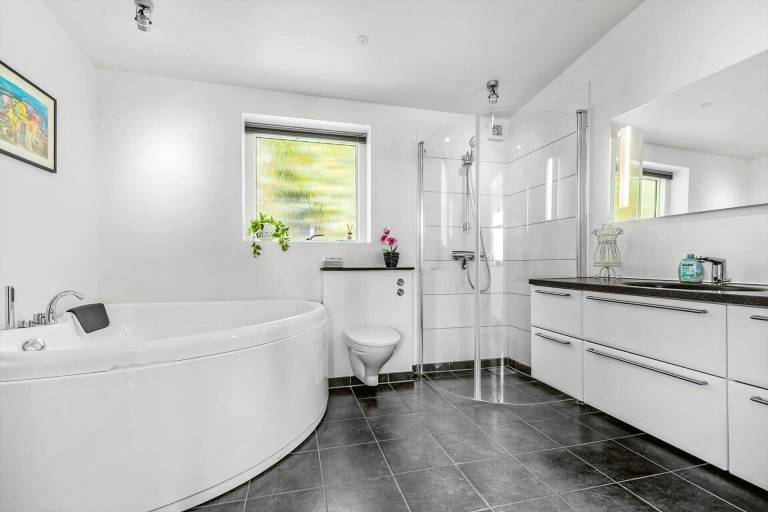 Beautiful vacation home with terrace, barbeque & jacuzzi | Pets allowed — photo 5