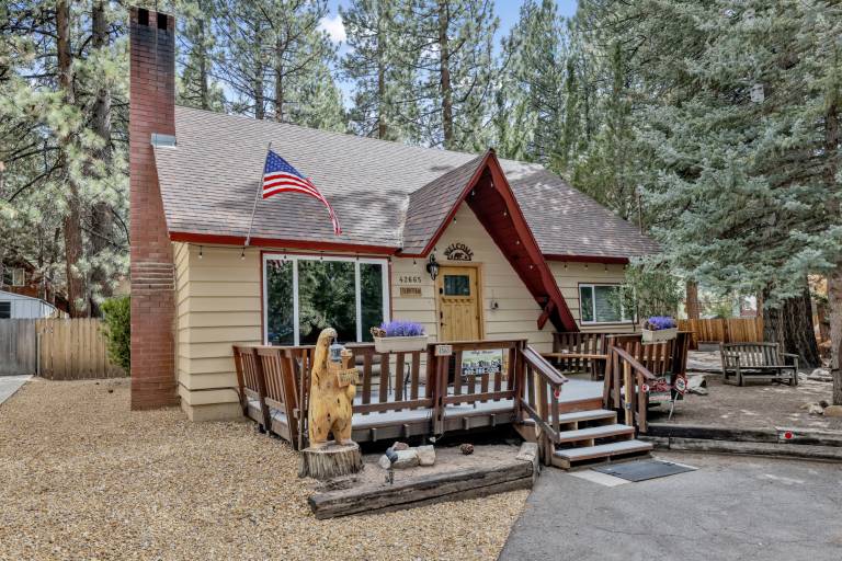 Knotty Bear Resort Cabin at Big Bear- Hot Tub- Games — photo 5