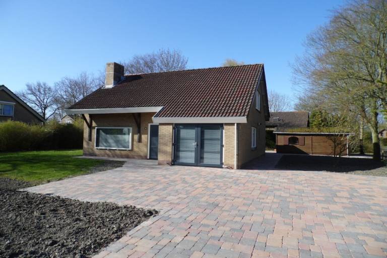 House with patio | Pets are welcome — photo 2