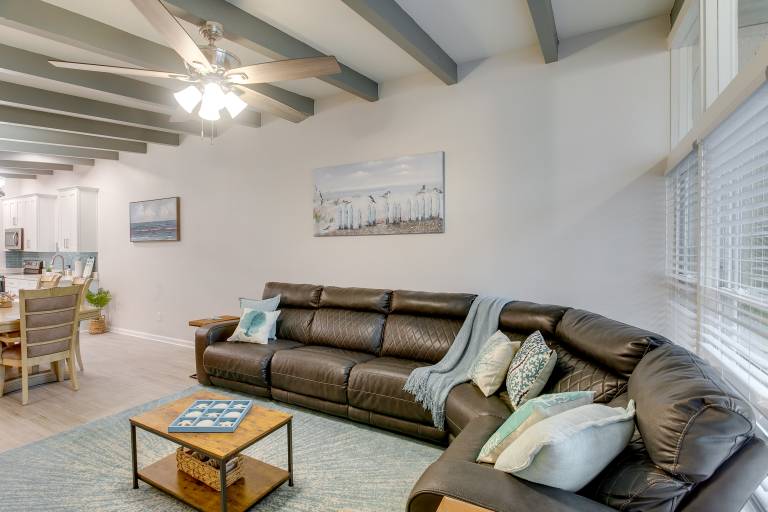 Bright Jekyll Island Home w/ Deck < 1 Mi to Beach — photo 4