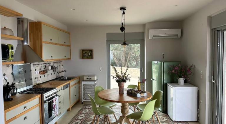 Wonderful vacation home with yard & patio | Pets allowed — photo 4