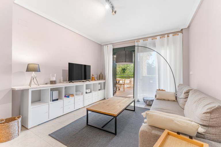 Apartment 'Ra Sol' with Shared Pool, Wi-Fi and Air Conditioning in Almeria