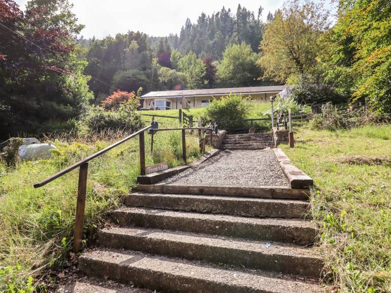 Children-friendly cottage with garden & hot tub | Dogs allowed — photo 2
