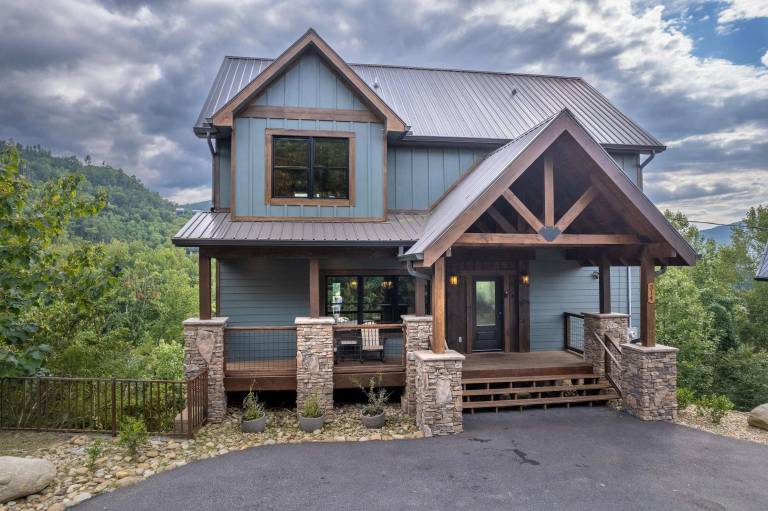 New Lux 4 King Suites GameRm Hot Tub Views in Gatlinburg, TN