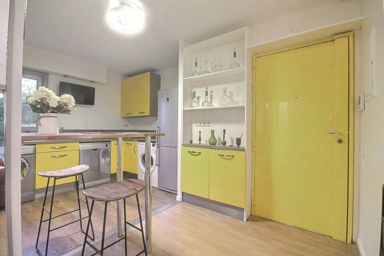 Rental apartment with yard — photo 3