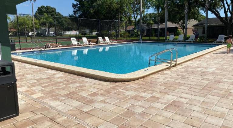Vacation home with pool — photo 3