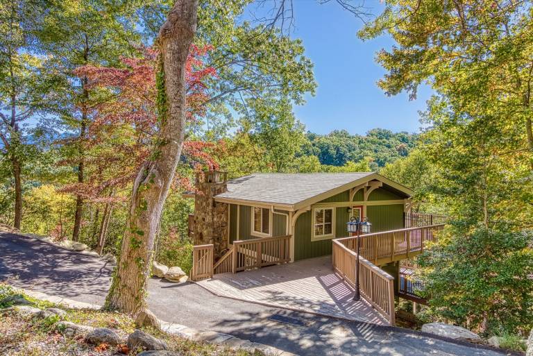 Cabin with terrace & private pool in Gatlinburg, TN