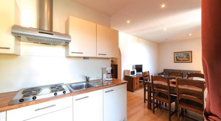 Serviced apartment with hot tub, garden & sauna | Pets allowed — photo 5