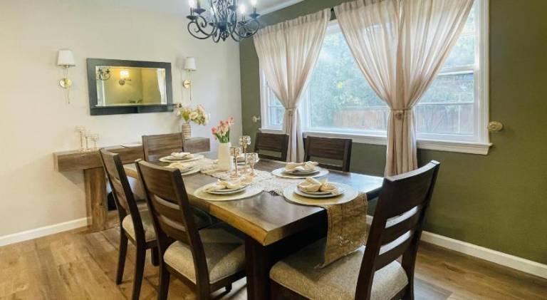 Private Estate, Walk to Princeton Downtown, 3-Bedrooms 2-Bath with Free Parking — photo 3