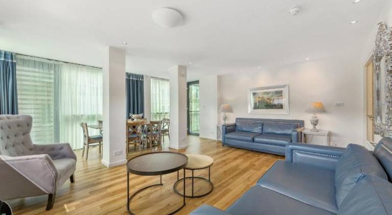 Serviced apartment with patio & yard | Next to Royal Mile | Good for workation in Stockbridge