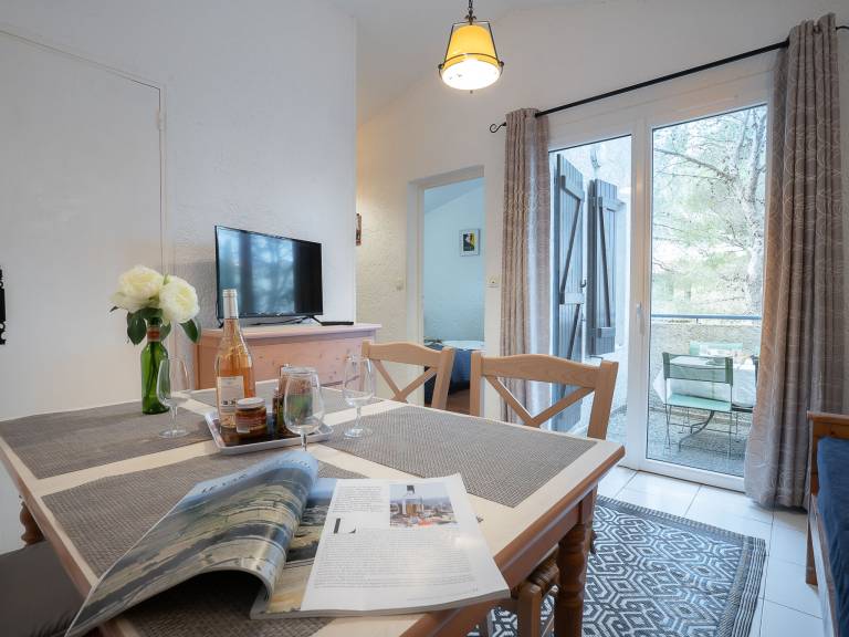 Family-friendly rental apartment with heated pool & patio | Pets are welcome — photo 2