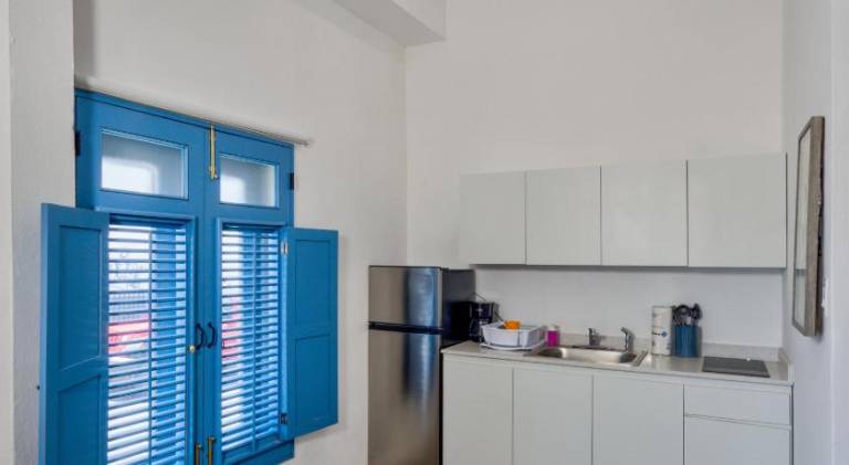 Apartment with patio — photo 5