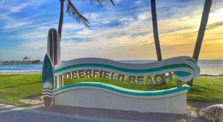 Deerfield Retreat! Walk to the Beach! Sleeps 8! — photo 4