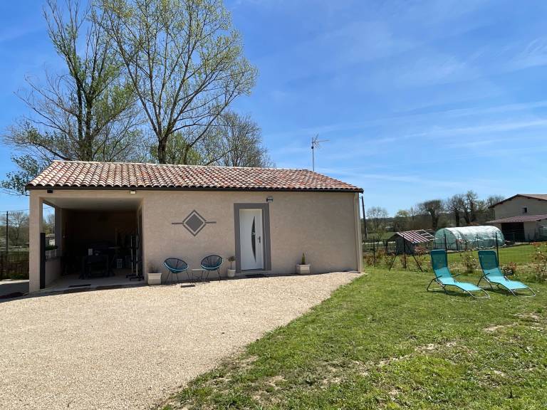 Gîte De La Fontaine with Jacuzzi, Steps from the Village — photo 2