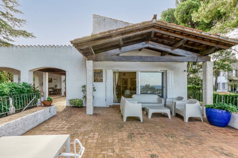 Fully equipped wonderful villa with yard, barbecue & private pool | Beach view | Next to the beach | Pets are welcome — photo 3