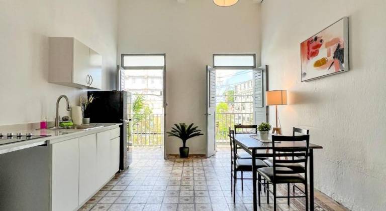 Serviced apartment with patio — photo 2