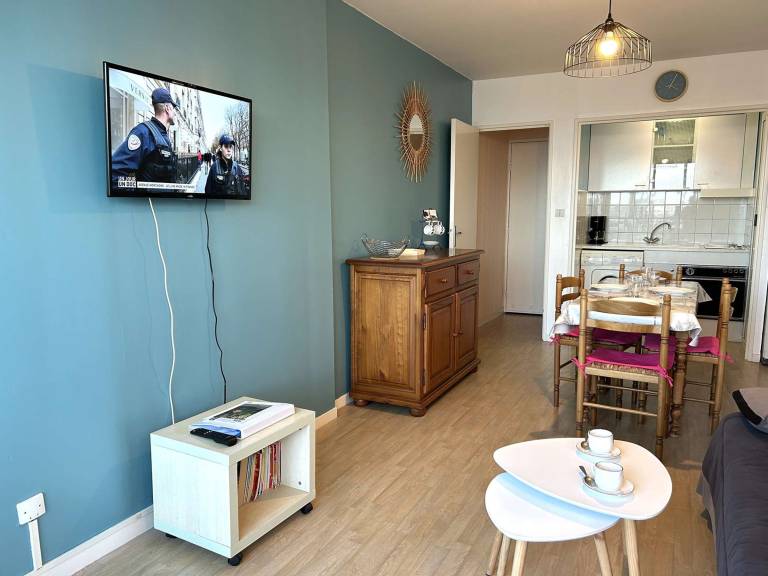 2-room apt, 4 pax, sea view, beach access, parking — photo 4