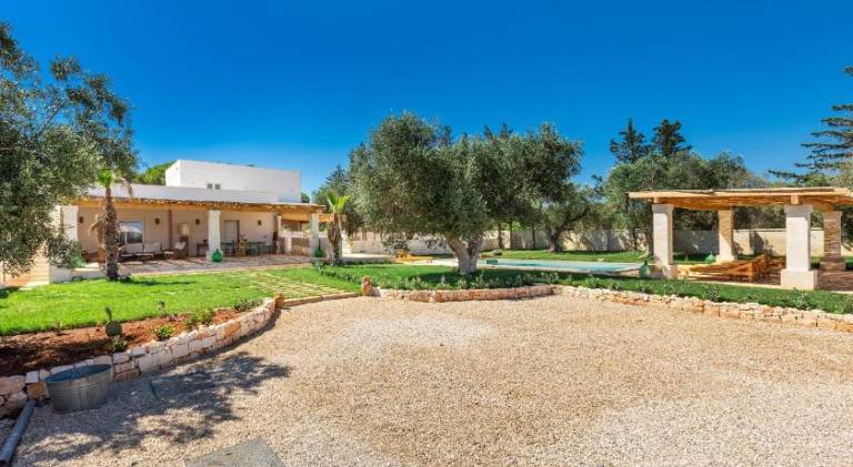 Vacation home with garden, BBQ & pool — photo 3