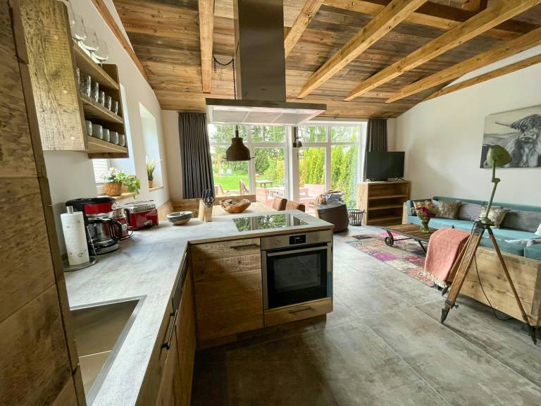 Family-oriented vacation home with garden, sauna & patio | Suitable for remote work | Pet-friendly — photo 5
