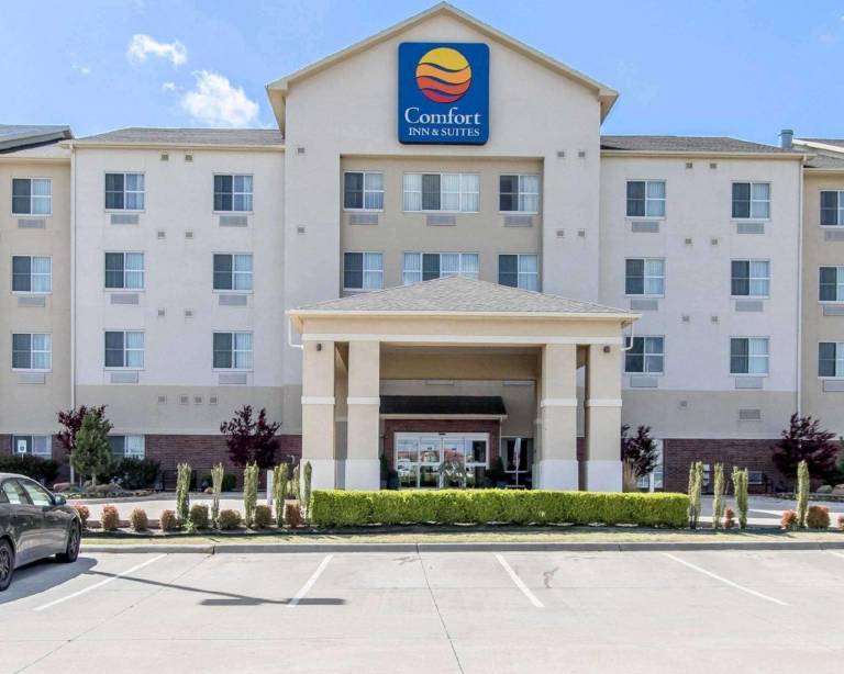 Comfort Inn & Suites Oklahoma City West - I-40 in Oklahoma City, OK