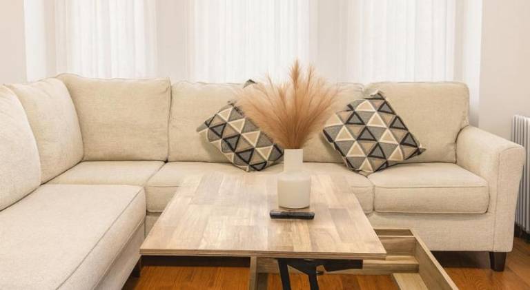 Holiday apartment with yard | Dogs allowed in Secaucus, NJ