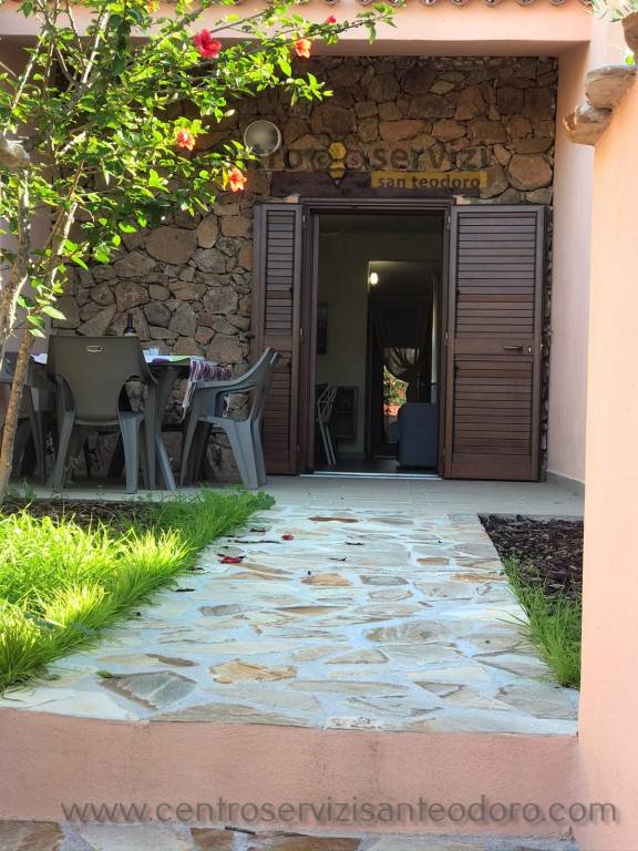 Holiday apartment with yard — photo 2