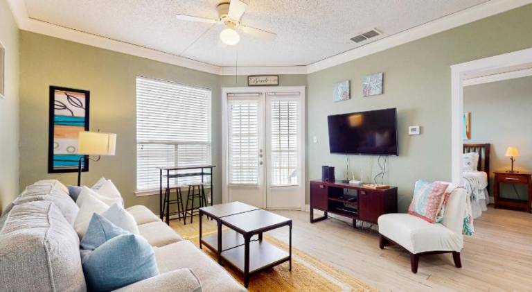 Rental apartment with pool & hot tub — photo 2