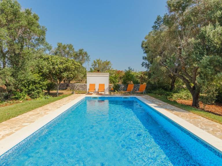 House with yard, pool & barbecue — photo 2