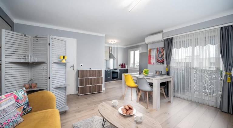 Cozy Appartement close to Port of Nice in Thiers
