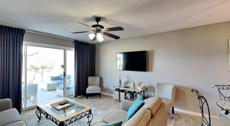 Pleasant apartment with pool & hot tub | Pet-friendly — photo 3