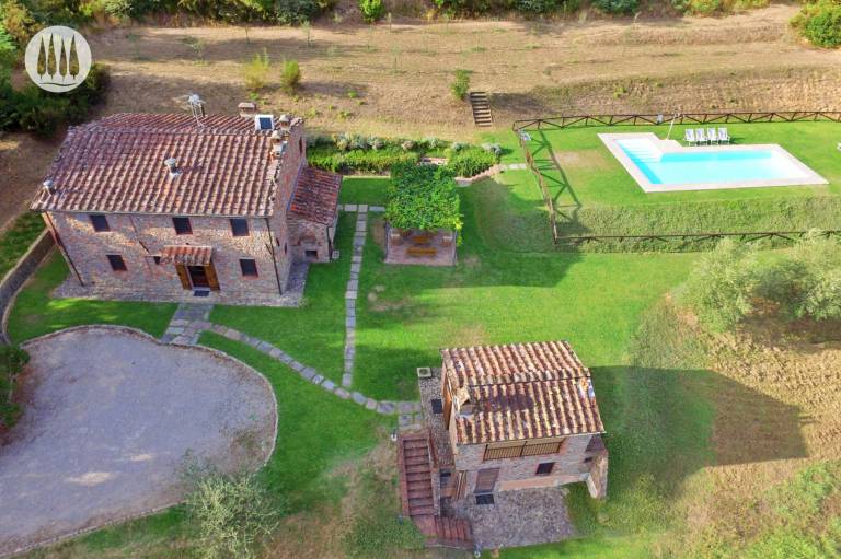 Villa with yard, patio & barbecue | Garden view — photo 3
