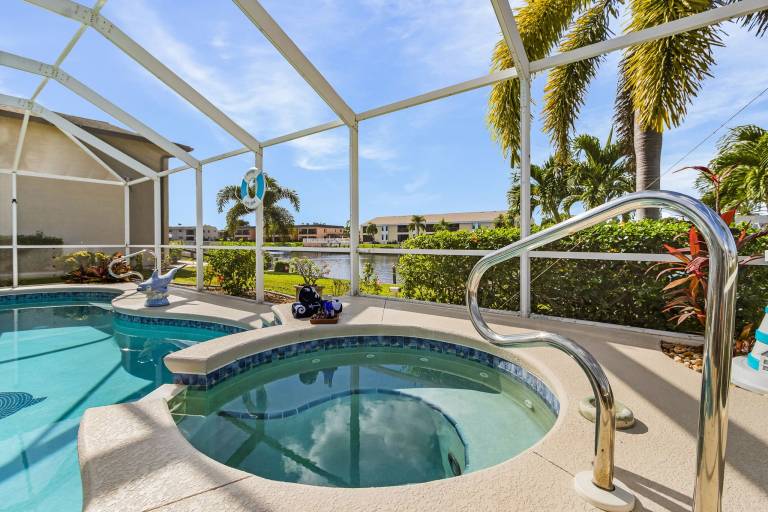 Waterfront Bliss with Pool, Spa & Gulf Access - Paradise on the Canal - Roelens — photo 5
