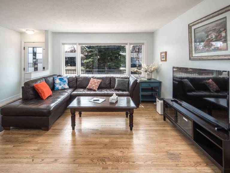E Home Ganzes Haus 5br2ba Zentral bei chinook mall