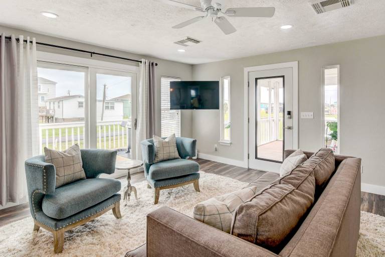Walk to Beach & Bay: Galveston Home w/ Pier Access — photo 4