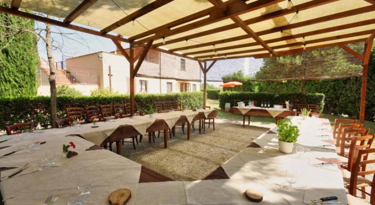 Farm with garden, patio & pool — photo 4