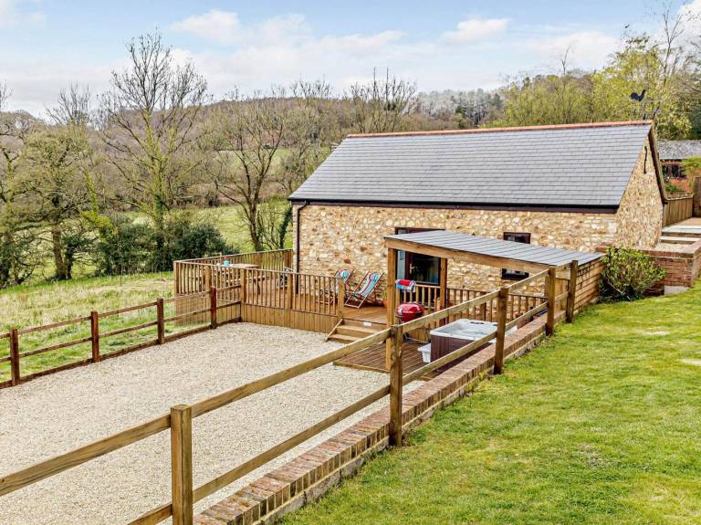 Fully equipped beautiful cottage with garden & jacuzzi | Dogs allowed — photo 2