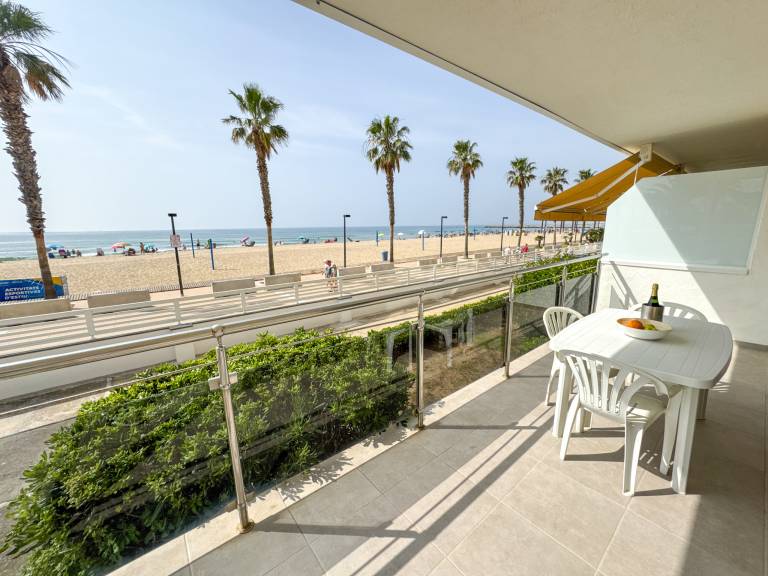 Holiday apartment with terrace in Roses