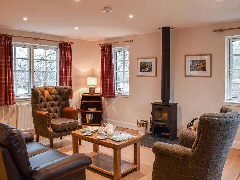 Family-friendly charming cottage with yard & barbeque | River view | Pets are welcome — photo 2