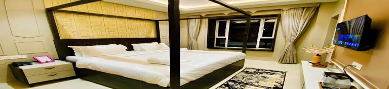 StayMoodyy Netherlands Themed Studio with Bath Tub